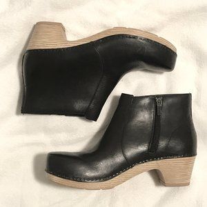 Dansko Maria Black Leather Ankle Bootie Size 40